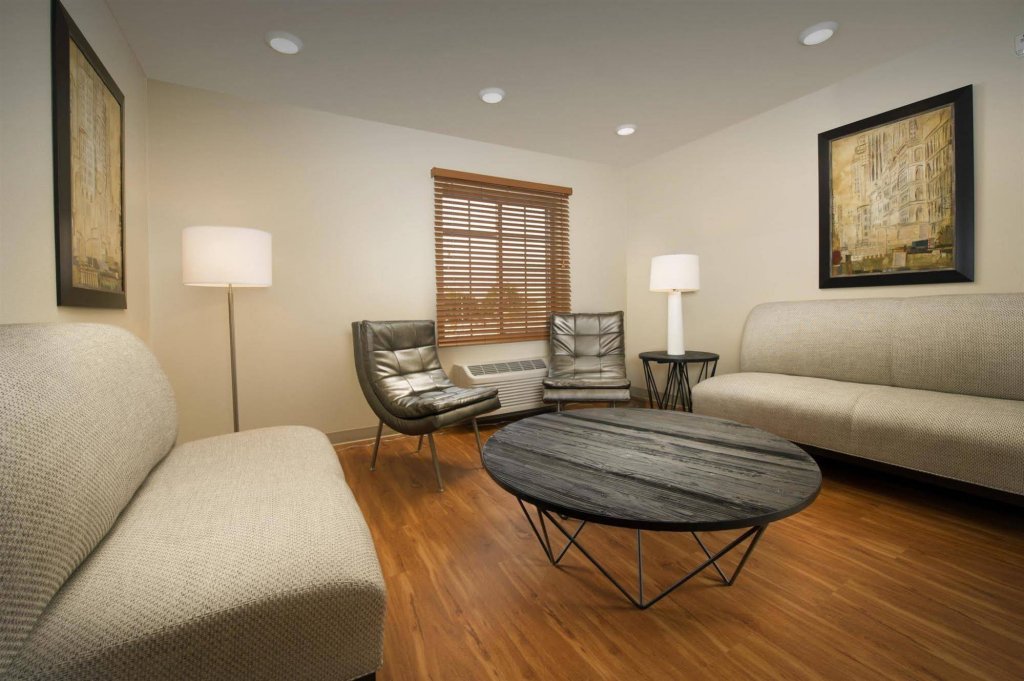 Фото WoodSpring Suites Aurora Denver Airport, an Extended Stay Hotel