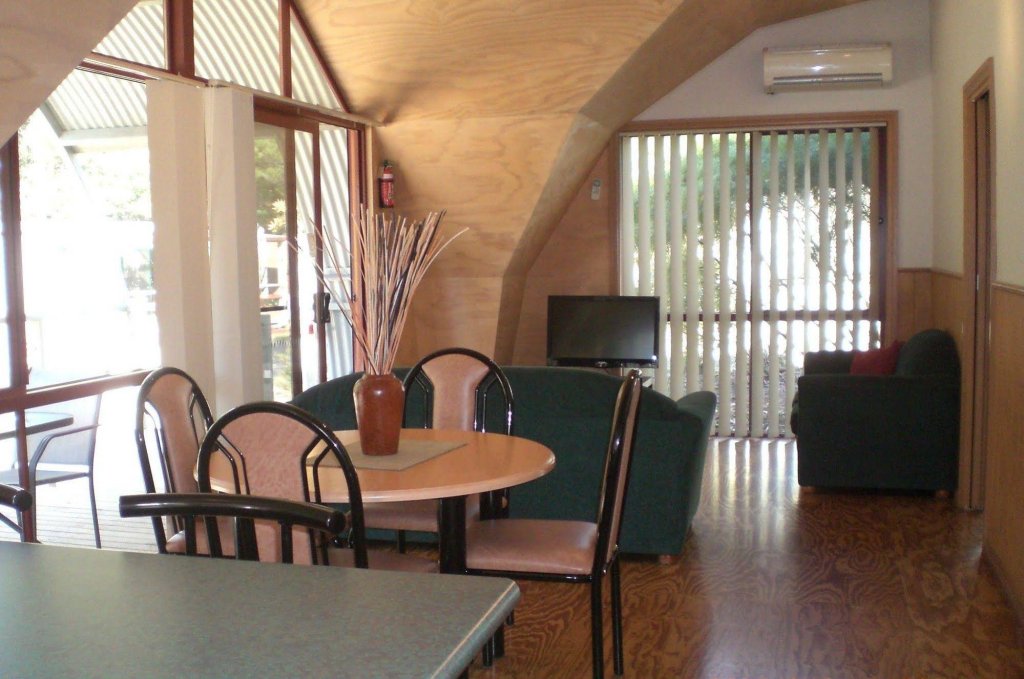 Фото Mallacoota's Shady Gully Caravan Park