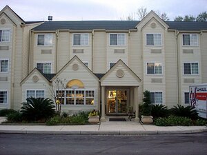 Гостиница Hometown Inn & Suites Jacksonville - Butler Blvd. Southpoint