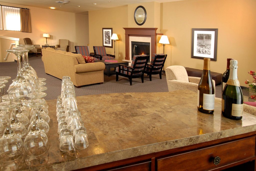 Фото The Landing Hotel & Restaurant