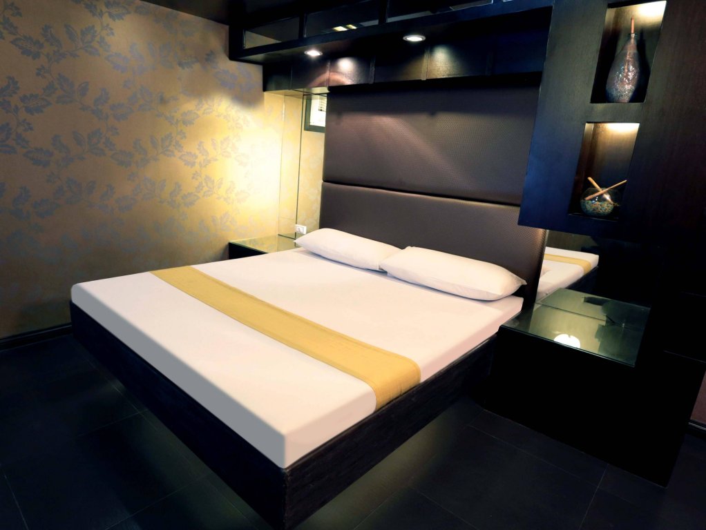 Фото Victoria Court Cuneta