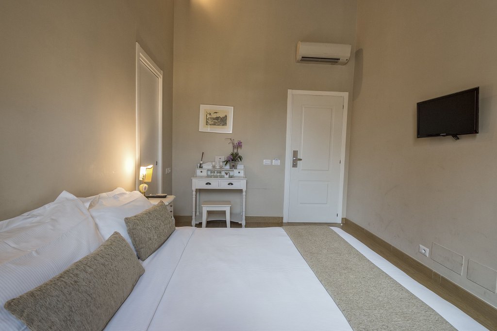 Фото Little Queen Suite