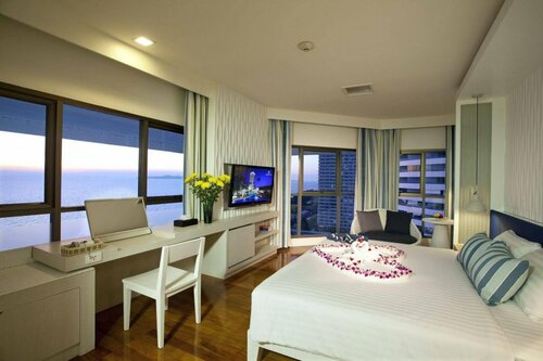 Гостиница Jomtien Palm Beach в Паттайе