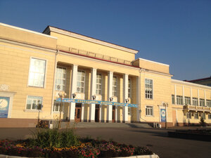 Levoberezhny Dvorets kultury metallurgov (prospekt Pushkina, 19) ، دار الثقافة