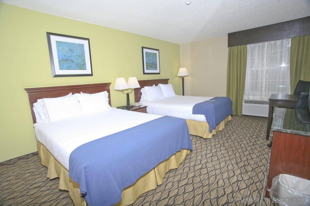 Фото Wingate by Wyndham Roseville/Detroit