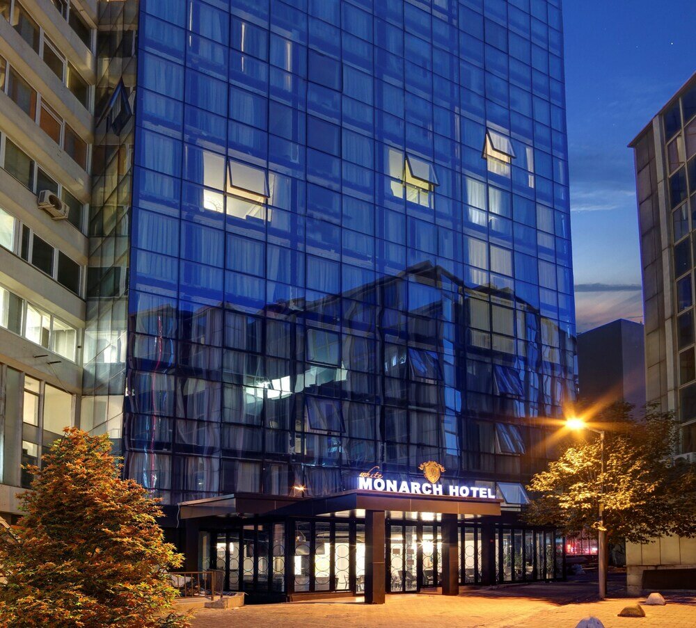 Монарх отель