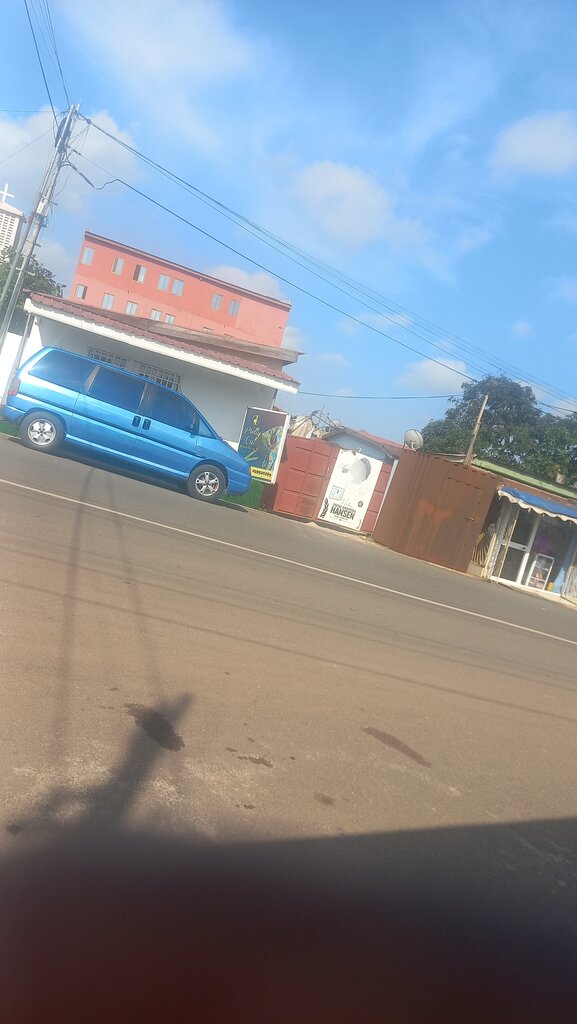 Hairdresser Pretty Cut, Accra, photo