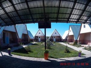 Guest Houses (Jetısu oblysy, Alakól aýdany, Yrǵaıtyn aýyldyq okrýgi, Village of Koktuma), hotel