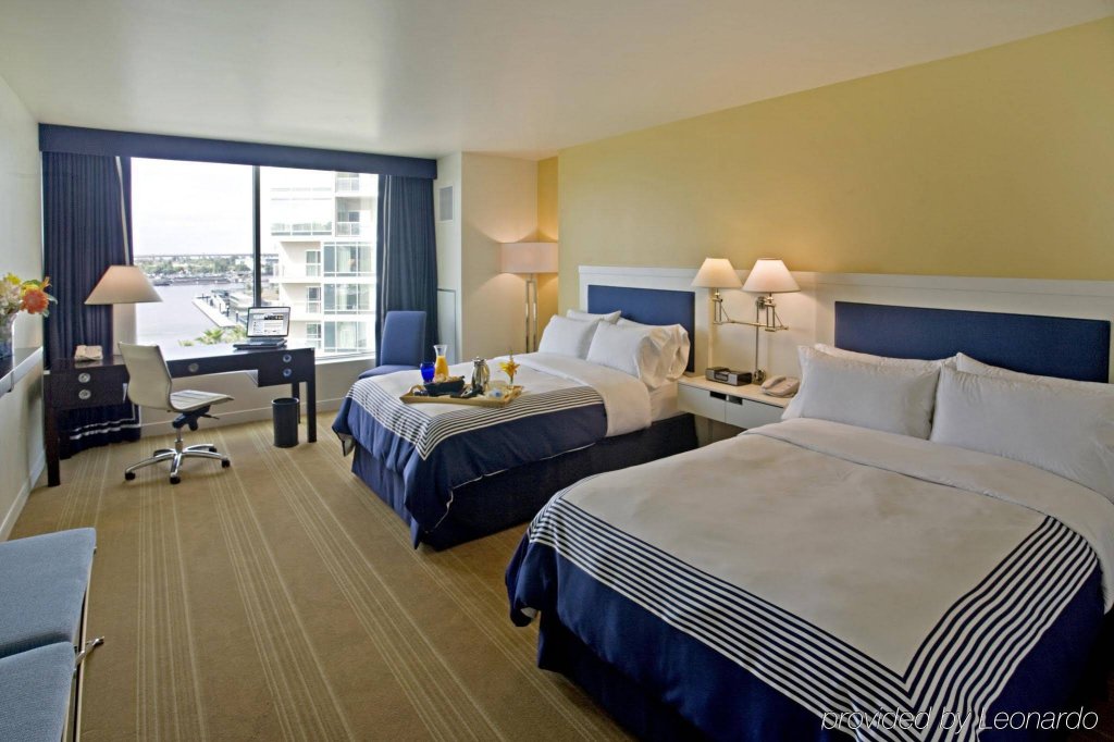 Фото University Plaza Waterfront Hotel