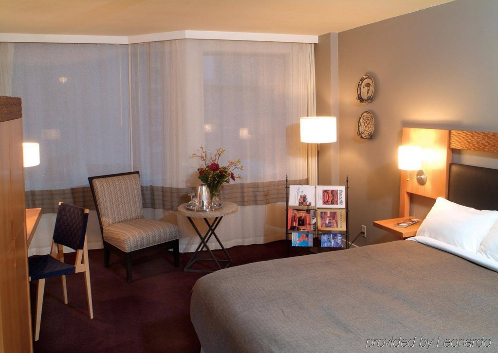 Фото The Listel Hotel