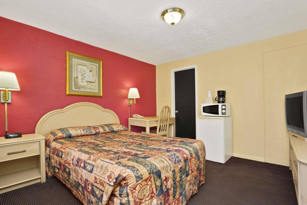 Фото Royal Palace Inn & Suites