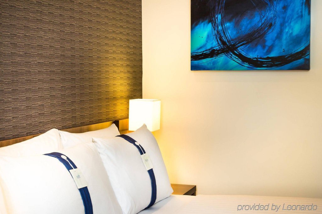 Фото Holiday Inn Express London - Earl's Court