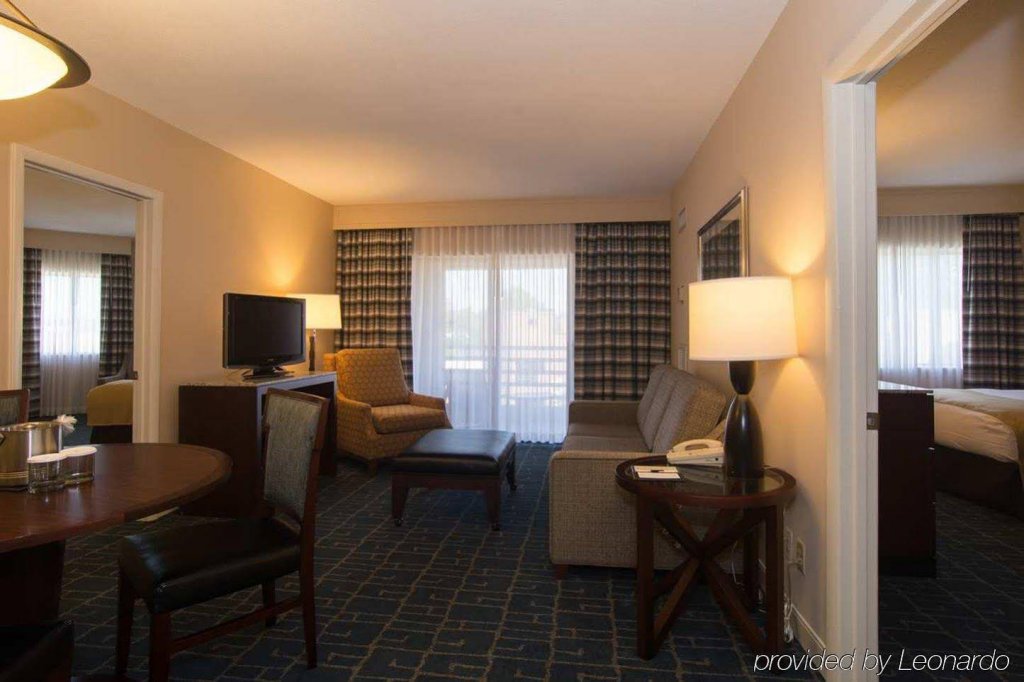 Фото DoubleTree Suites by Hilton Hotel Charlotte - SouthPark