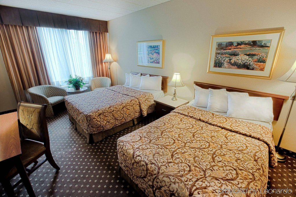 Фото Travelodge by Wyndham Hotel & Convention Centre Quebec City