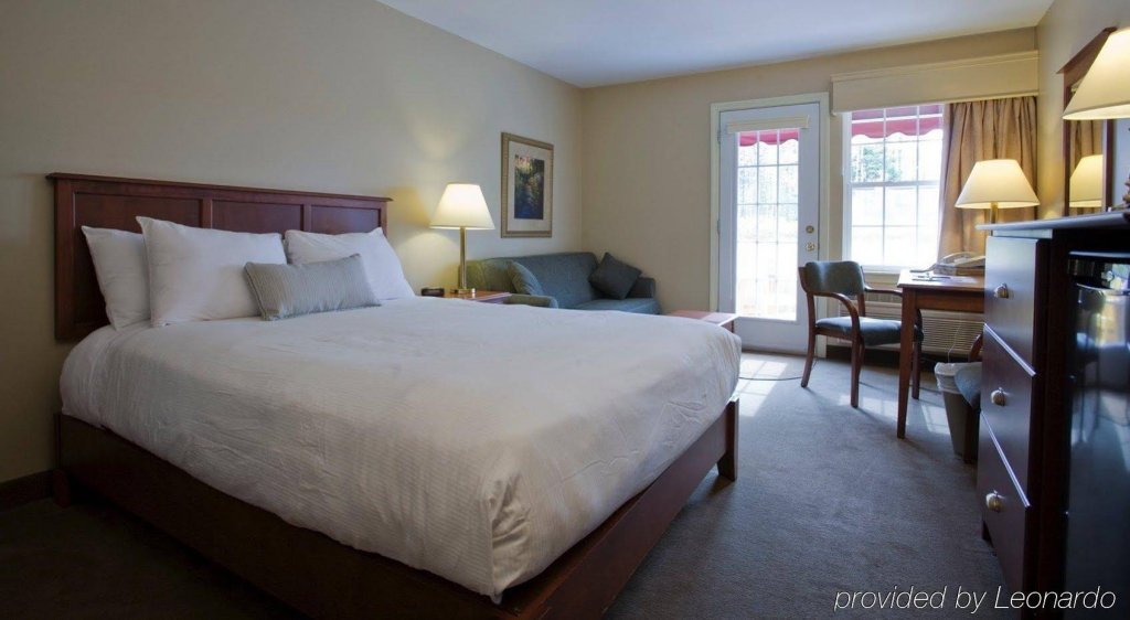 Фото Amsterdam Inn & Suites Moncton