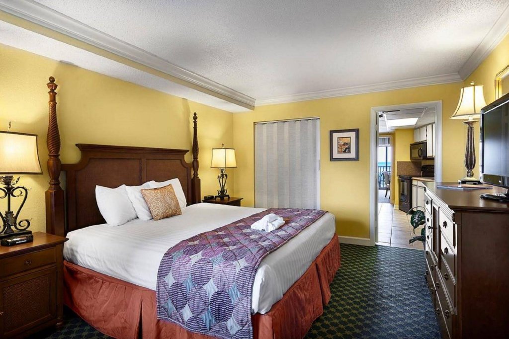 Фото Sea Crest Oceanfront Resort