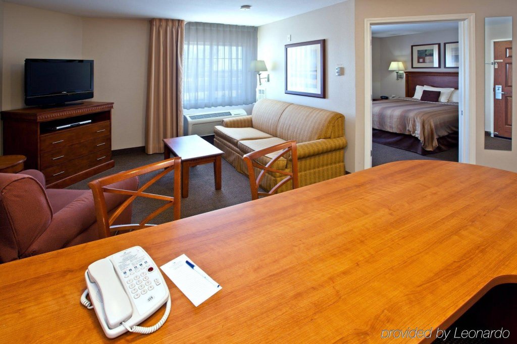 Фото Candlewood Suites Indianapolis Airport, an Ihg Hotel