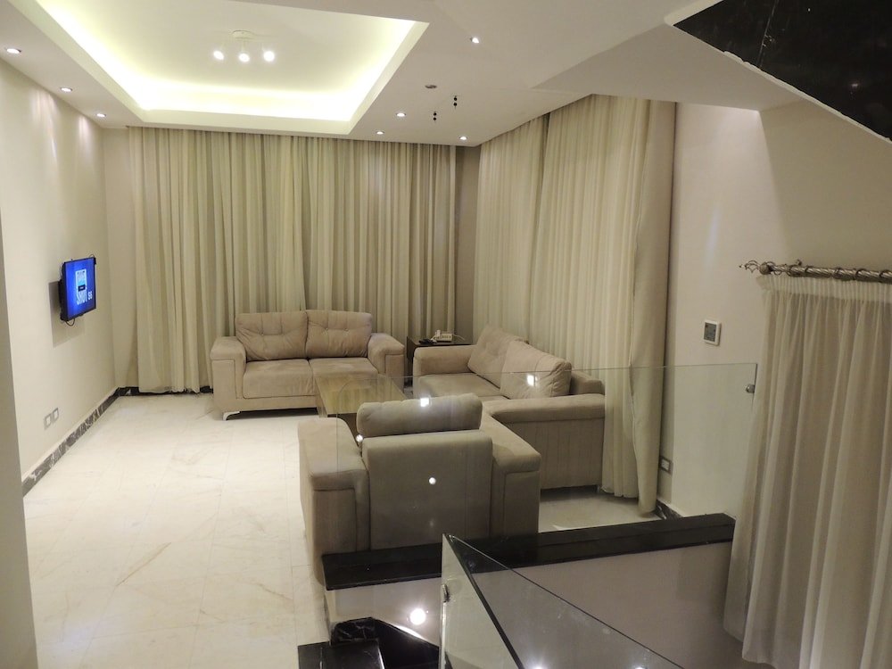 Фото Sultan Luxurious Townhouse Near Auc & Point 90 Mall