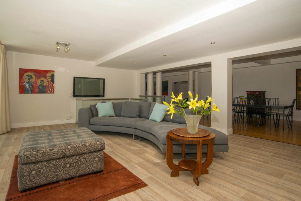 Фото The Blue Emerald