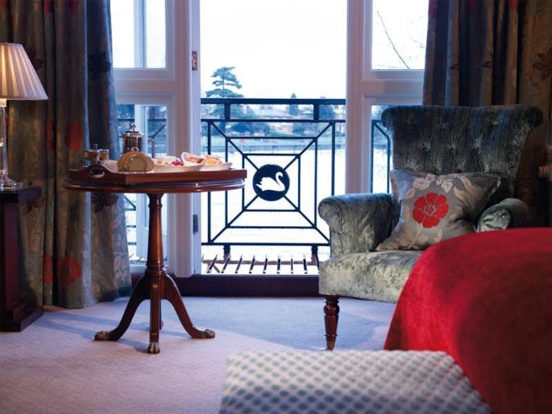 Фото Macdonald Bear Hotel