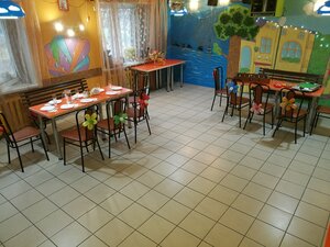 8 Avenyu (1st Complex, 17), cafetería