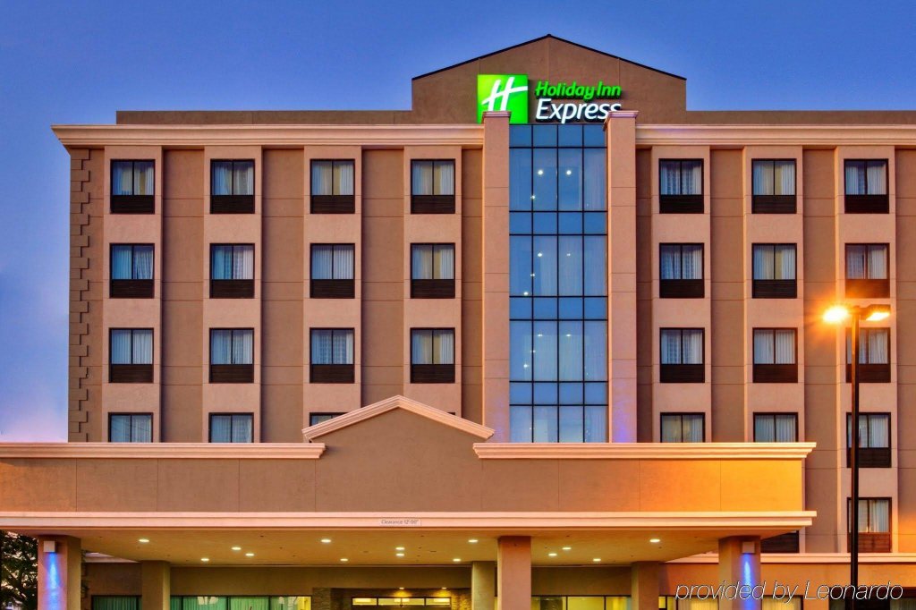 Фото Holiday Inn Express Los Angeles Lax Airport by Ihg