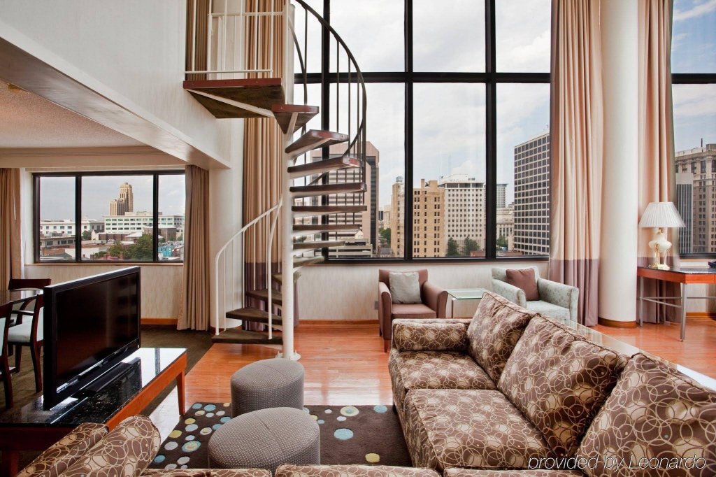 Фото Delta Hotels by Marriott Richmond Downtown