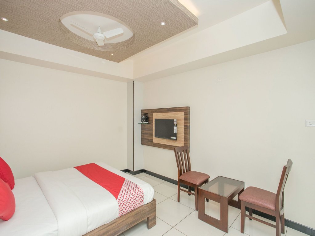 Фото Capital O 15403 Krishna Vaibhava