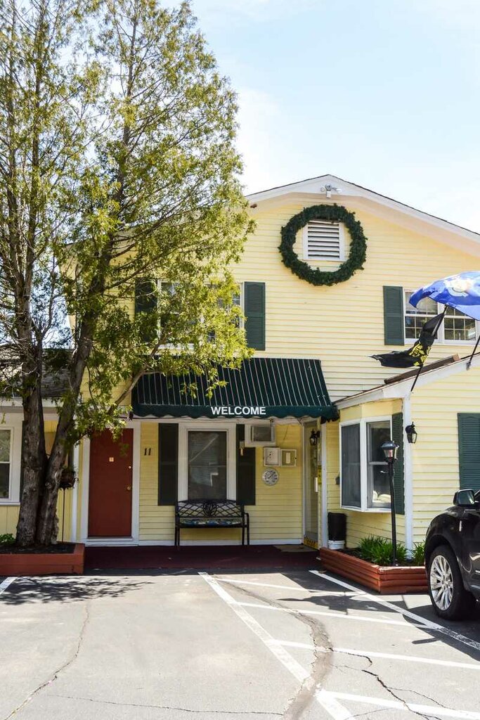 Hotel Lodge at Kennebunk, State of Maine, photo