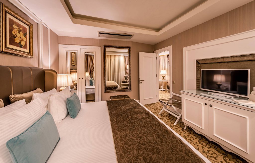 Фото Vuni Palace Hotel