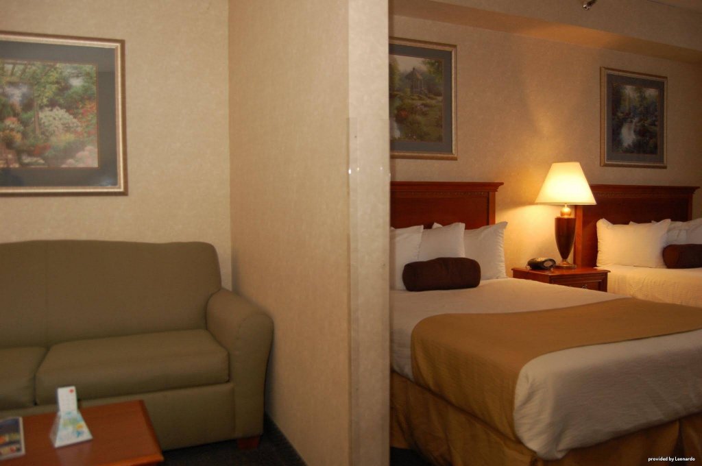 Фото Best Western East Towne Suites