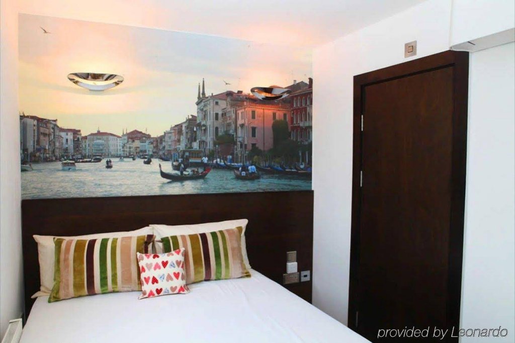 Фото Exhibition Court Hotel 4