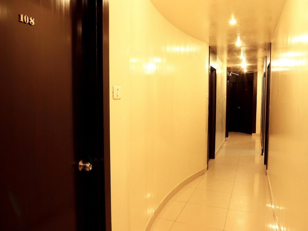 Фото Oyo 2417 Hotel Allenby Inn