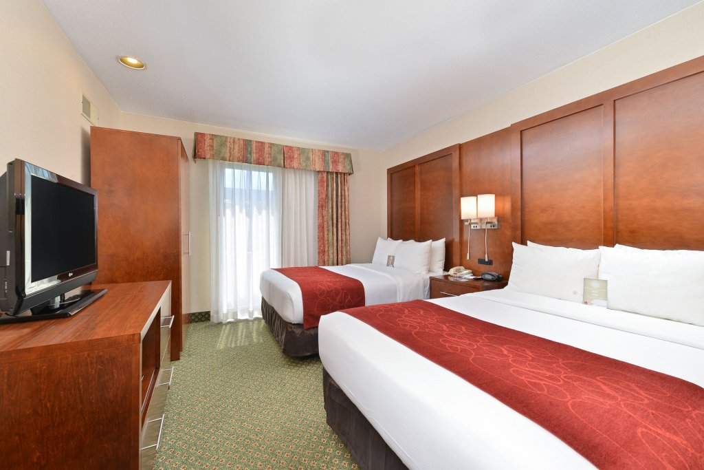 Фото Comfort Suites Oakbrook Terrace near Oakbrook Center