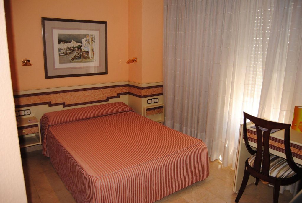 Фото Отель Reina Cristina