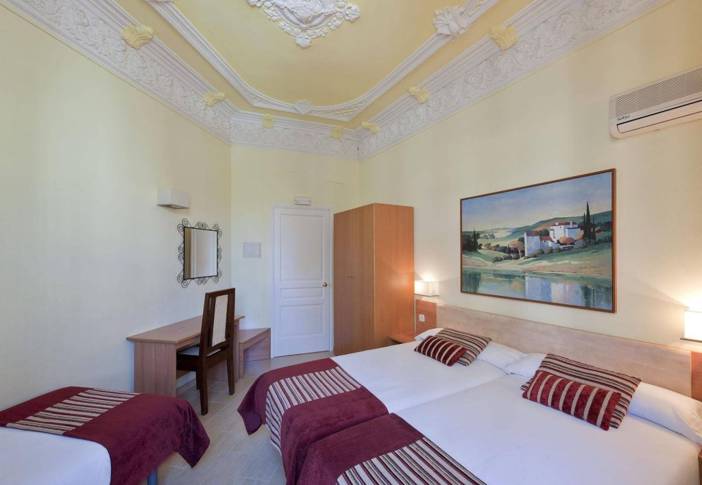 Фото Hostal Central Barcelona