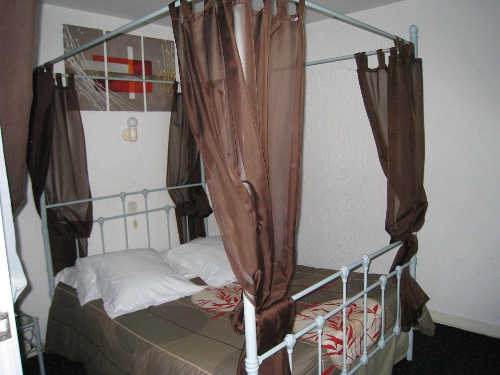 Фото Hôtel Les Tennis Men