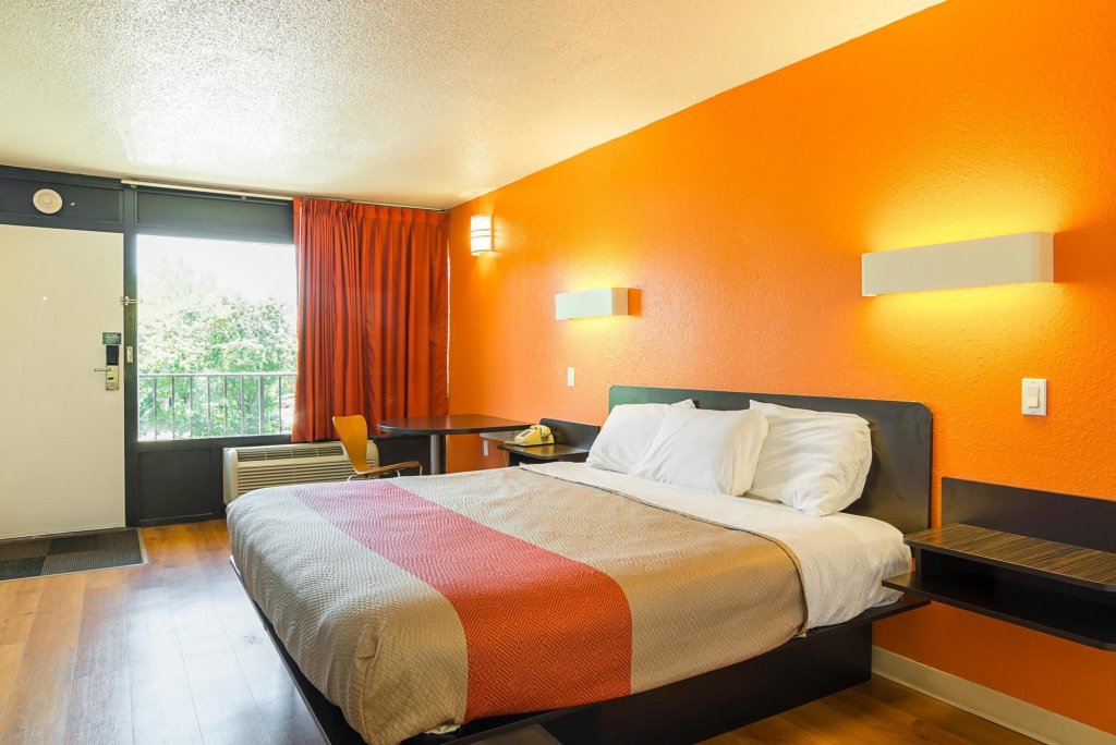 Фото Studio 6 Little Rock West