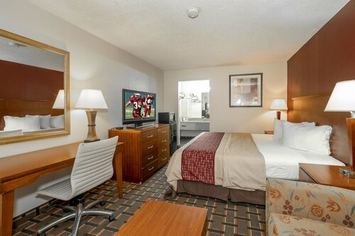 Гостиница Red Roof Inn and Suites Bossier City в Бошьер Сити