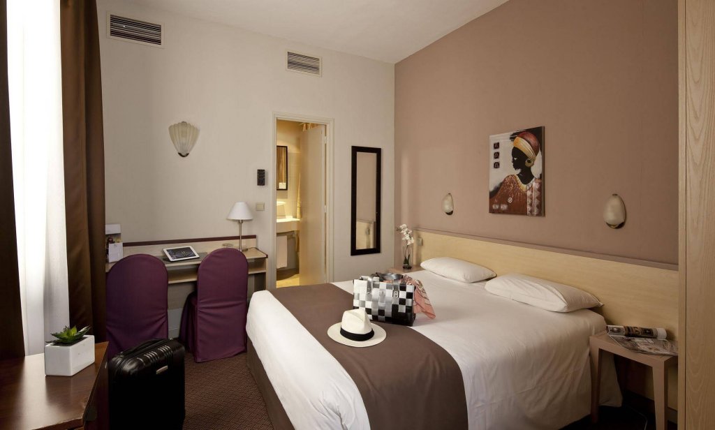 Фото Bristol Hôtel Avignon