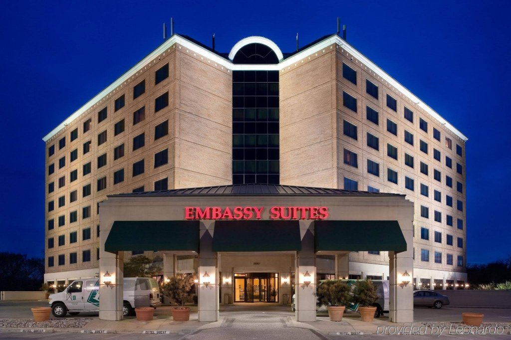 Фото Embassy Suites by Hilton Dallas Love Field