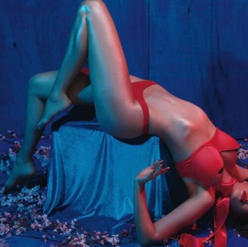 Үйдегі секс: күйеу баламен семіз қайын ене