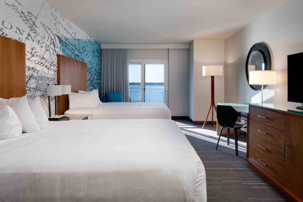 Фото Newport Harbor Island Resort