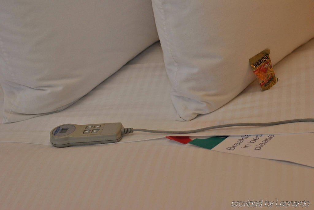 Фото Atrium Hotel and Suites