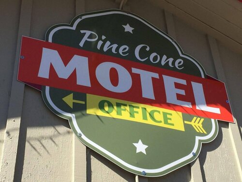 Гостиница Piazza's Pine Cone Inn