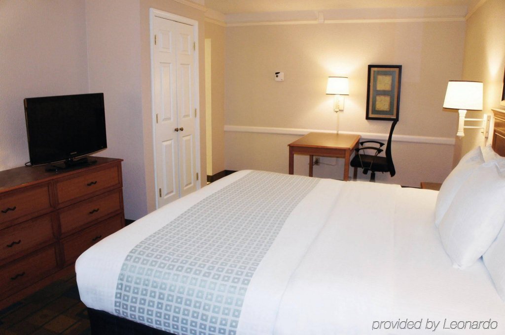 Фото La Quinta Inn by Wyndham Pensacola