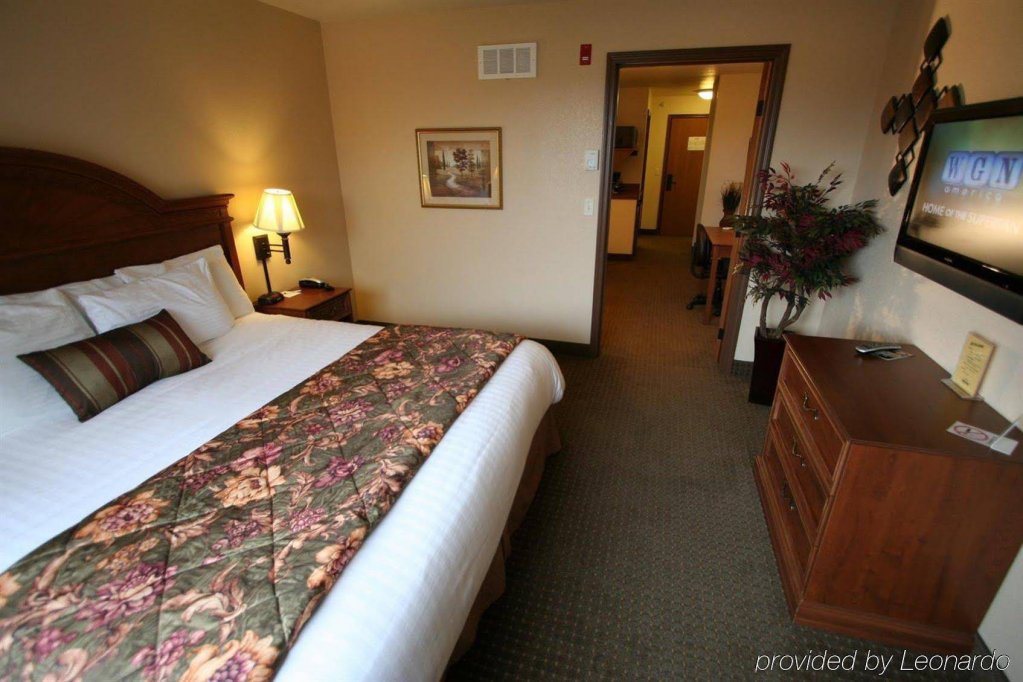 Фото Expressway Suites Fargo