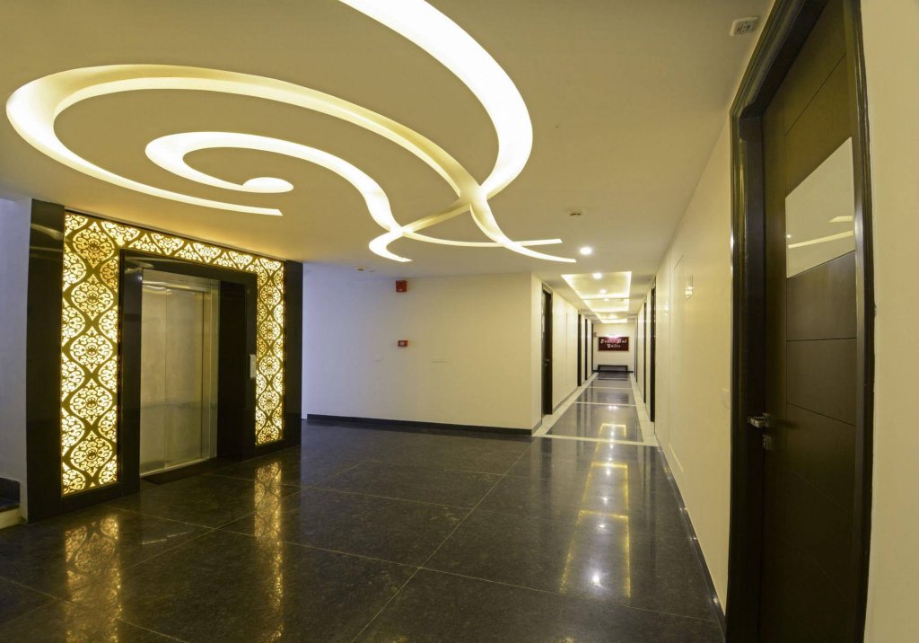 Фото Hotel Crimson Palace