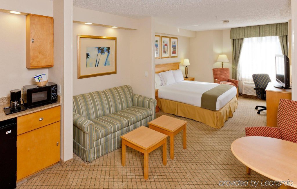 Фото Holiday Inn Express & Suites Nearest Universal Orlando, an Ihg Hotel