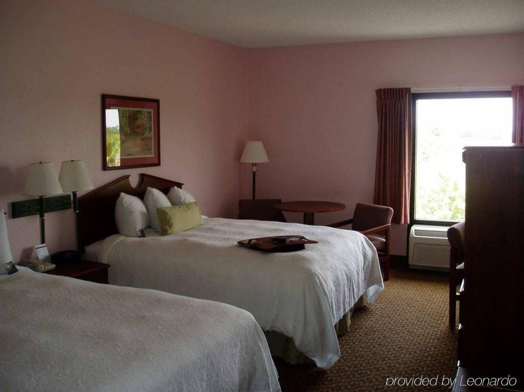 Фото Hampton Inn Spring Hill